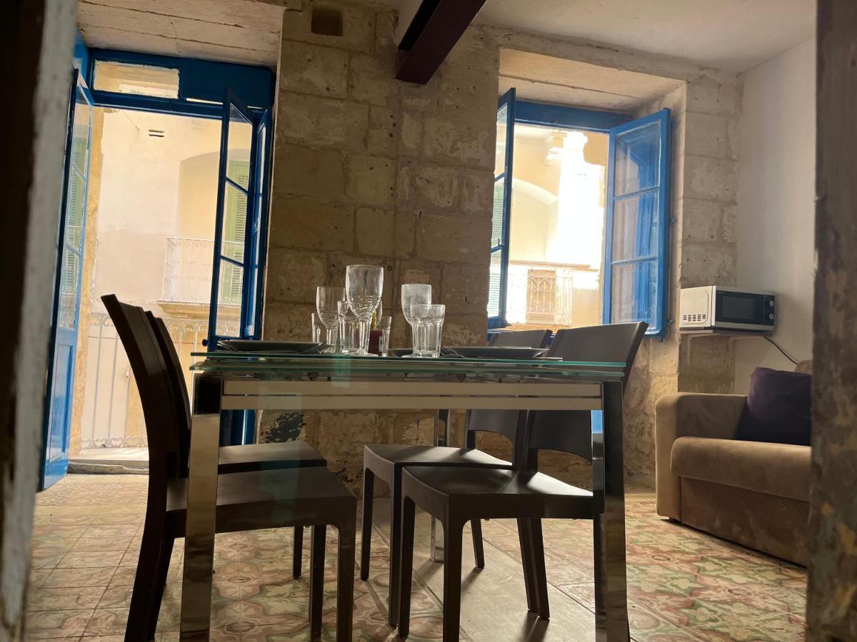Traditional Townhouse In The Hearth Of Valletta Villa Exterior photo